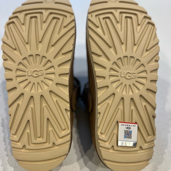 UGG Goldenstar Clog - Picture 7 of 9